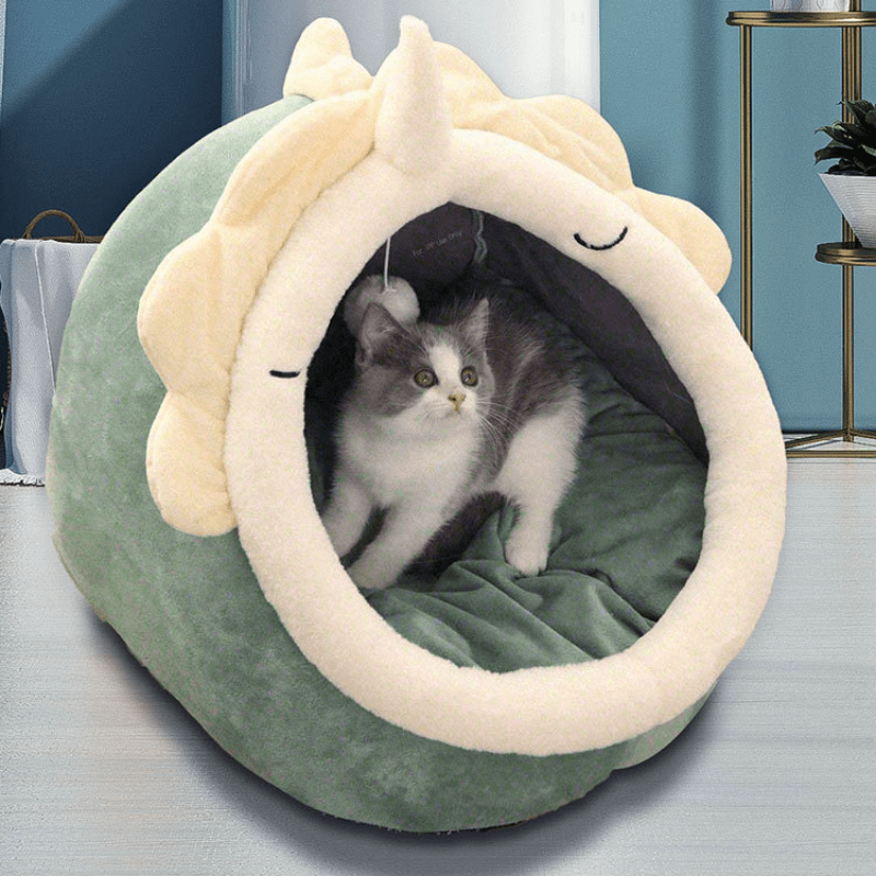 Cozy Winter Cat House – Semi-Closed Design with Removable & Washable Mat