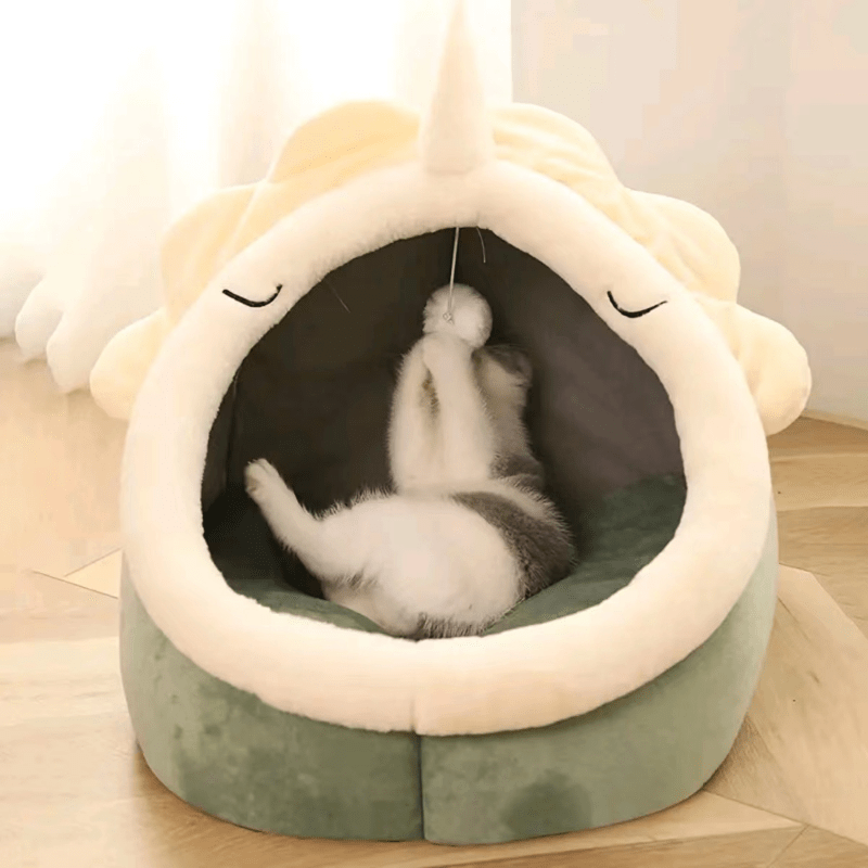 Cozy Winter Cat House – Semi-Closed Design with Removable & Washable Mat